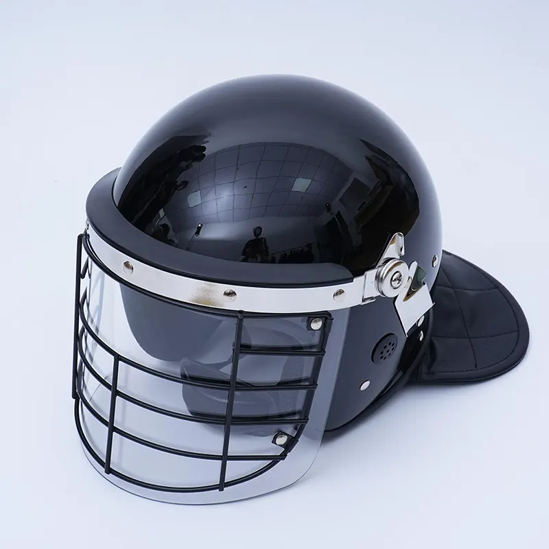Casco antisommossa con griglia metallica