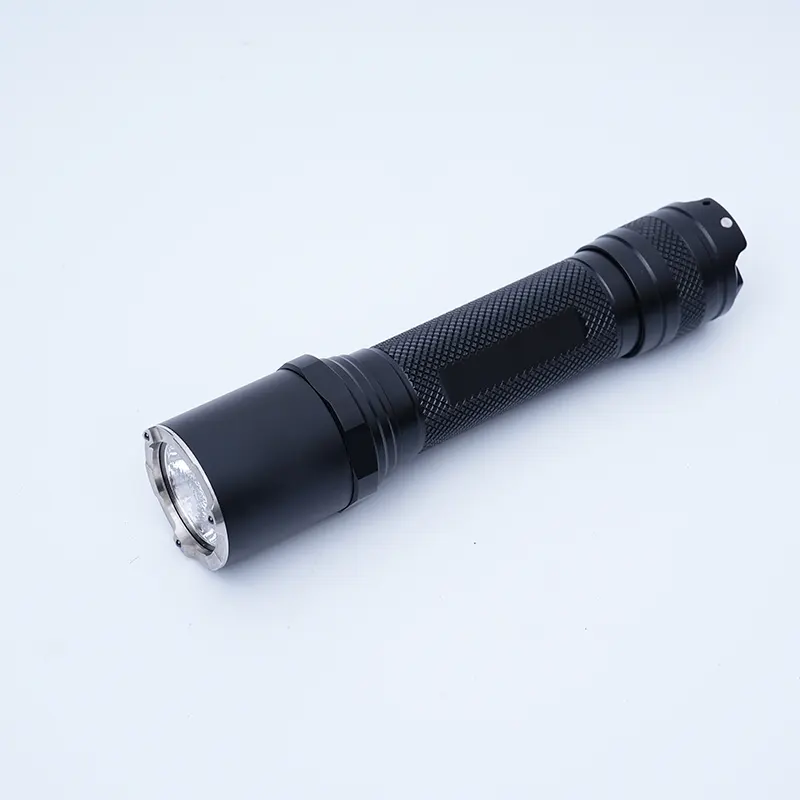 Torcia tattica a LED